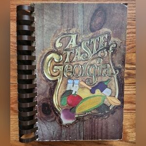A Taste of Georgia Cookbook Vintage 1980  592 Pages